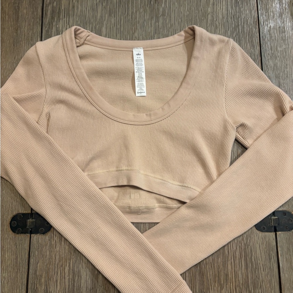 ALO Yoga White Long Sleeve Crop Top